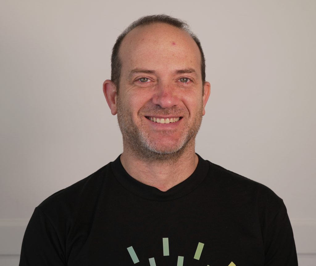 Ori is an Associate Investigator at Adelaide University. Since 2020, his research has explored near-IR and mid-IR fibre lasers. At OzGrav, he develops monolithic mid-IR fibre lasers for LIGO’s thermal compensation system.